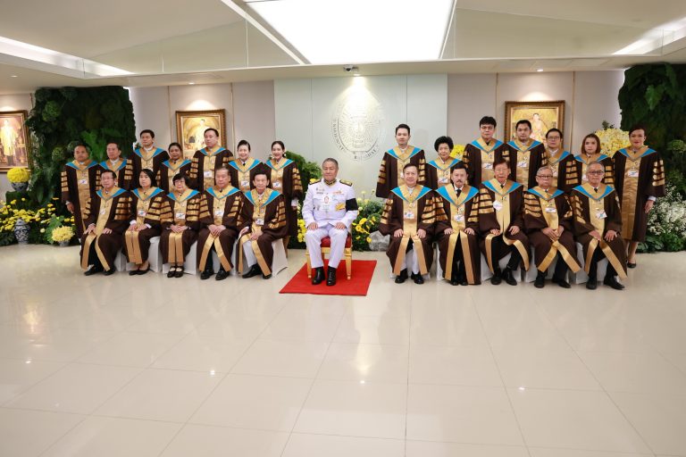 คณะกรรมการสภามหาวิทยาลัยเข้าร่วมพิธีพระราชทานปริญญาบัตรแก่บัณฑิตมหาวิทยาลัยสวนดุสิต ประจำปี 2568 (ปีการศึกษา 2566) เมื่อวันที่ 31 ตุลาคม 2568